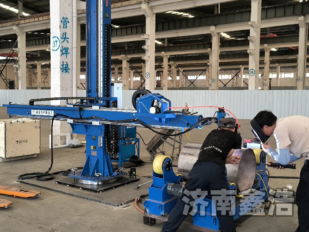 重型焊接操作機(jī)，智能數(shù)控，運(yùn)行穩(wěn)定